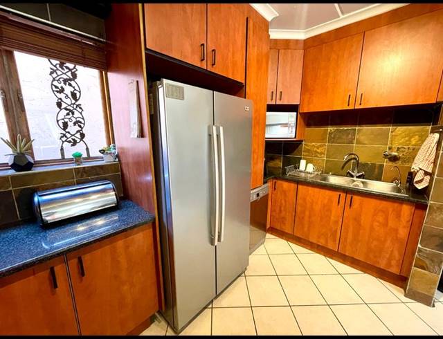 2 BEDROOM TOWNHOUSE FOR SALE IN NOORDHEUWEL
